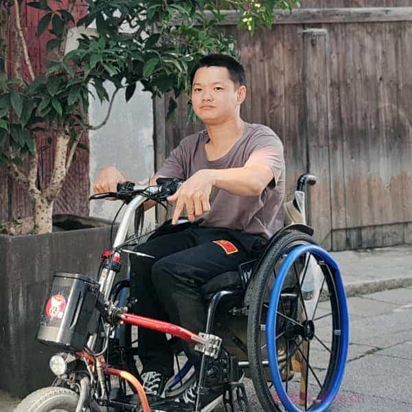 33岁岁湖北单身帅哥 - 湘西吉缘网